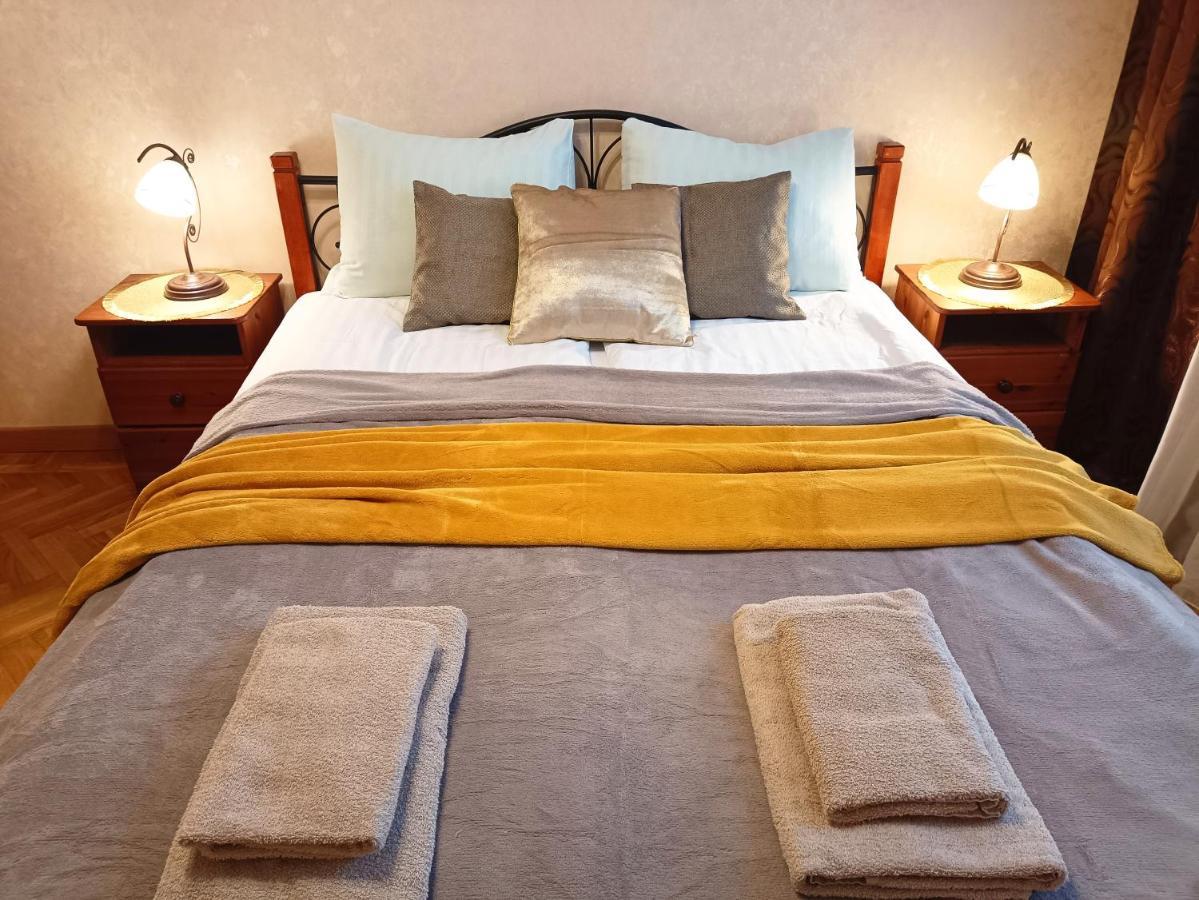Old Town Retreat With Stunning Views 2 Bedroom Apartment Nearby The Church Of Saint Peter リガ エクステリア 写真