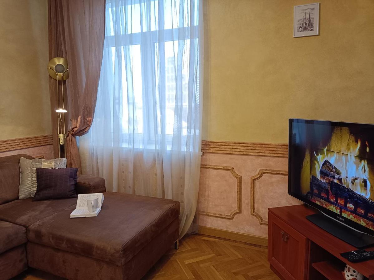 Old Town Retreat With Stunning Views 2 Bedroom Apartment Nearby The Church Of Saint Peter リガ エクステリア 写真