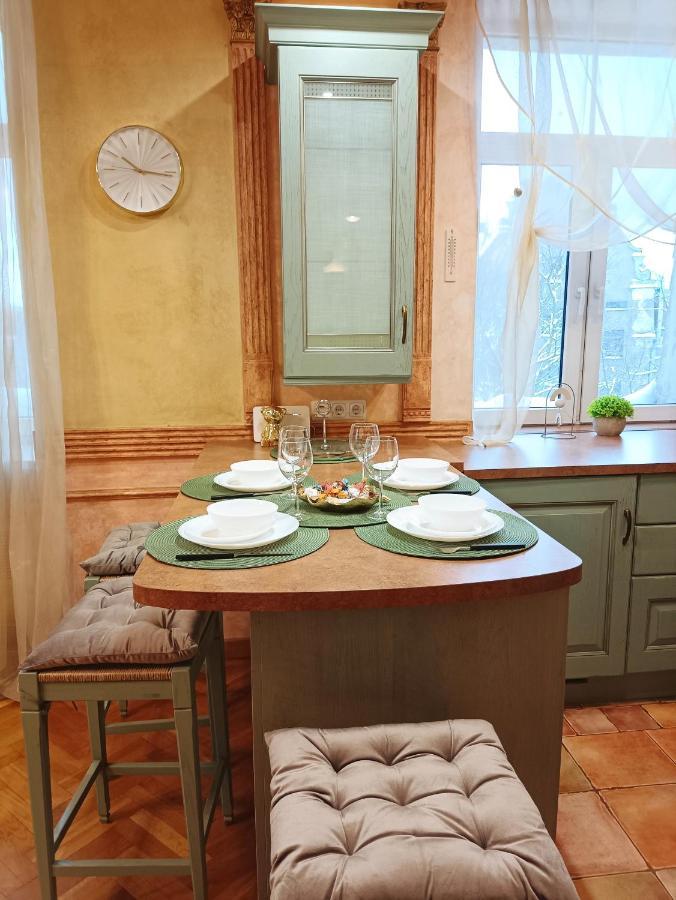 Old Town Retreat With Stunning Views 2 Bedroom Apartment Nearby The Church Of Saint Peter リガ エクステリア 写真