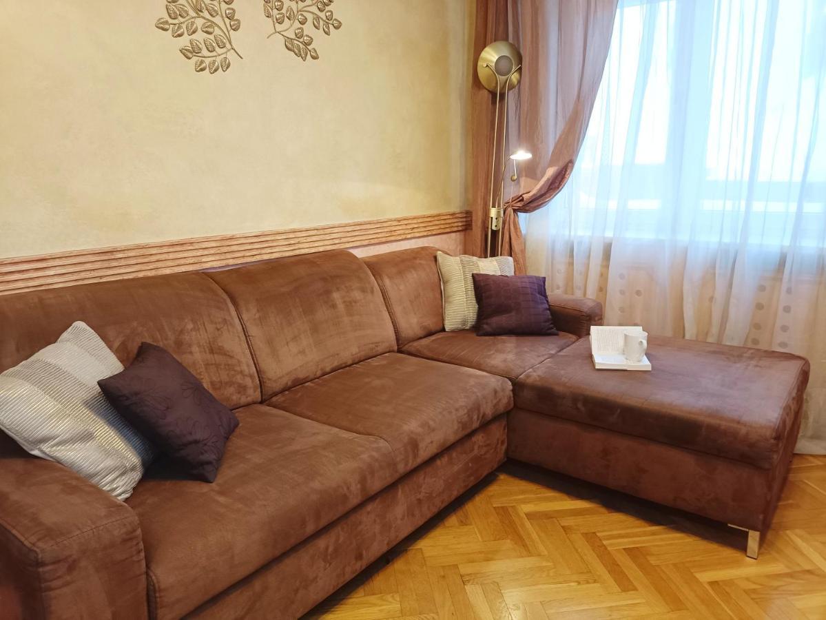 Old Town Retreat With Stunning Views 2 Bedroom Apartment Nearby The Church Of Saint Peter リガ エクステリア 写真