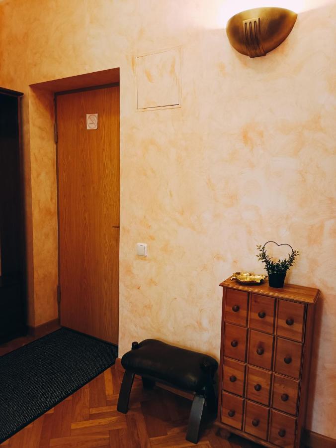 Old Town Retreat With Stunning Views 2 Bedroom Apartment Nearby The Church Of Saint Peter リガ エクステリア 写真