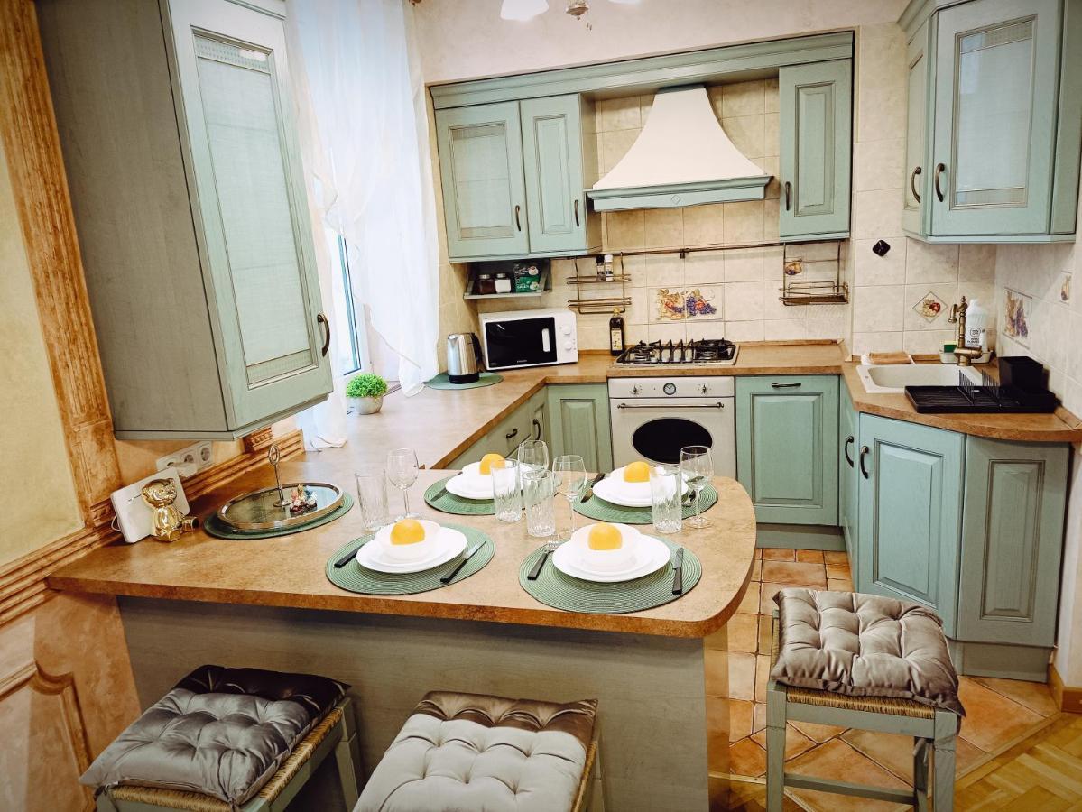 Old Town Retreat With Stunning Views 2 Bedroom Apartment Nearby The Church Of Saint Peter リガ エクステリア 写真