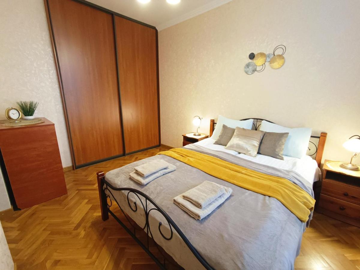 Old Town Retreat With Stunning Views 2 Bedroom Apartment Nearby The Church Of Saint Peter リガ エクステリア 写真