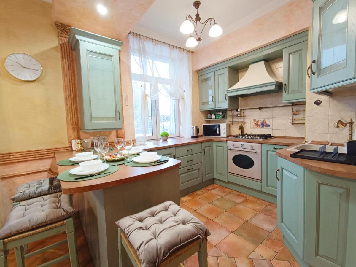 Old Town Retreat With Stunning Views 2 Bedroom Apartment Nearby The Church Of Saint Peter リガ エクステリア 写真