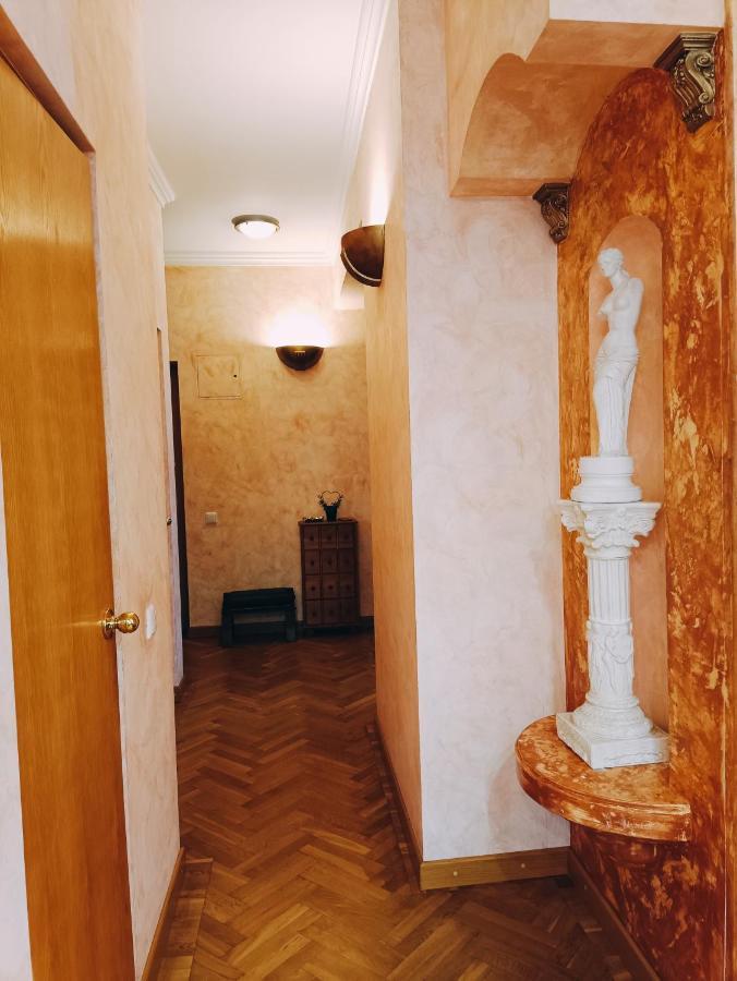 Old Town Retreat With Stunning Views 2 Bedroom Apartment Nearby The Church Of Saint Peter リガ エクステリア 写真