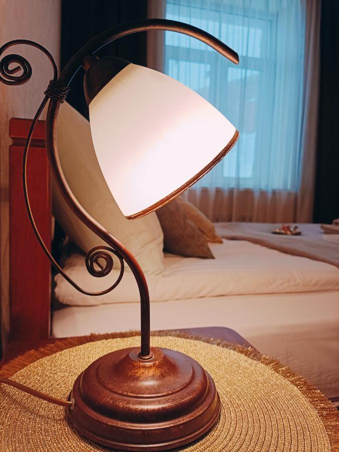 Old Town Retreat With Stunning Views 2 Bedroom Apartment Nearby The Church Of Saint Peter リガ エクステリア 写真